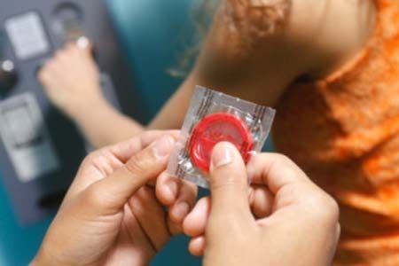 Как правильно заниматься сексом (любовью) - покупаем презервативы